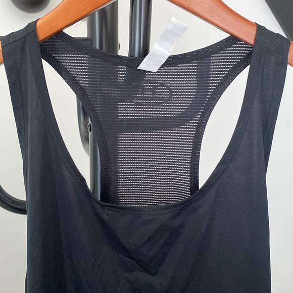 NWT Under Armour Sleeveless Shirt Tank Top Athletic Size YXL Girls Fitted - Picture 5 of 7